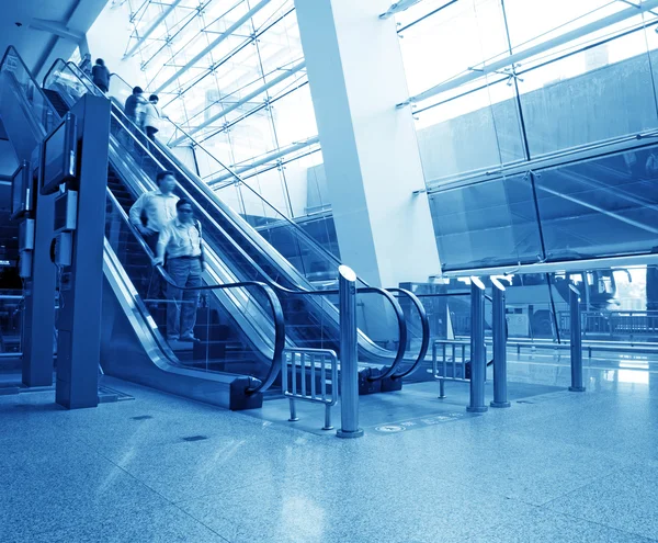 Pasajero en el aeropuerto de shanghai pudong — Foto de Stock