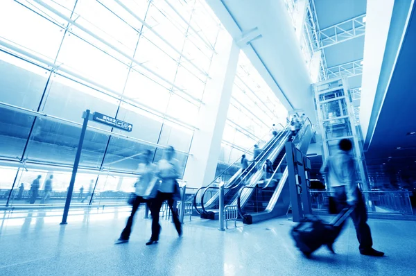 Pasajero en el aeropuerto de shanghai pudong — Foto de Stock