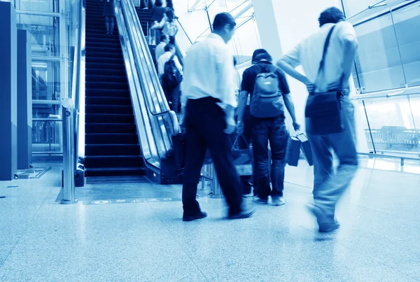 Pasajero en el aeropuerto de shanghai pudong — Foto de Stock