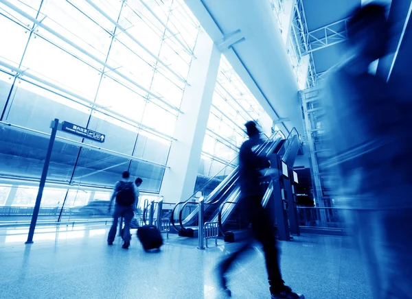 Pasajero en el aeropuerto de shanghai pudong — Foto de Stock