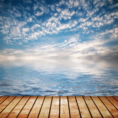 yanında deniz platformu