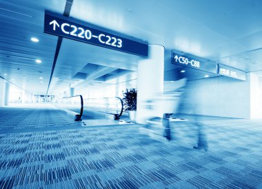 Yolcu Şangay Pudong Havaalanı 'nda.