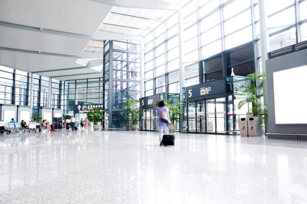 Passagier in de shanghai pudong luchthaven — Stockfoto