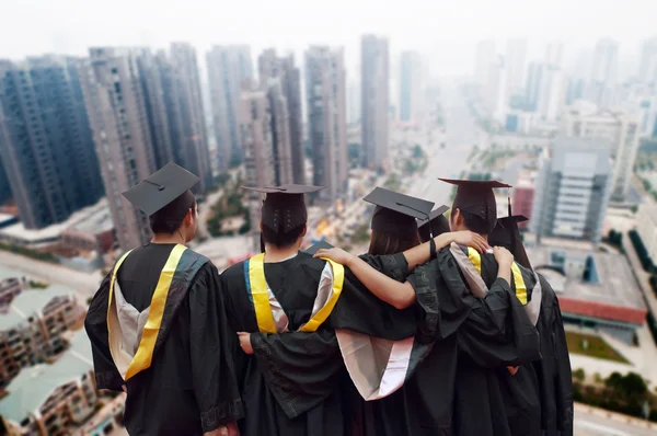 Group of graduates will face the modern city — Stock Photo, Image