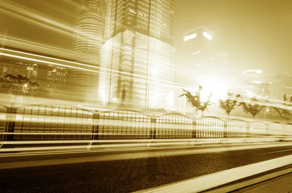 Voiture en mouvement avec lumière floue — Photo