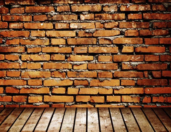 Grunge wall with wooden plank floor — Stock Photo, Image