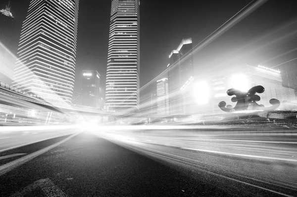 上海陸家嘴金融・貿易ゾーン近代的な都市の夜背景 — ストック写真