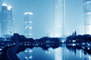 Şangay 'daki Lujiazui Finans Merkezi' nin gece görüşü..