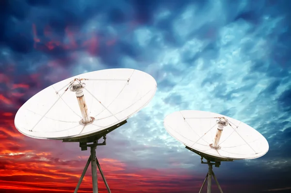 Uydu çanak antenler — Stok fotoğraf
