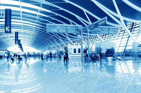 Passeggero nell'aeroporto di Shanghai Pudong — Foto Stock