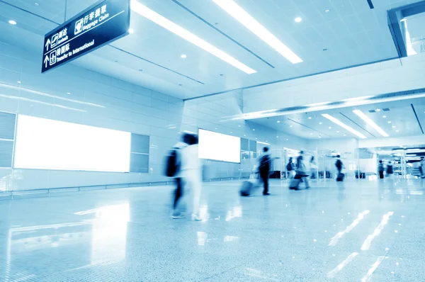 Passagerare på shanghai pudong flygplatsen — Stockfoto