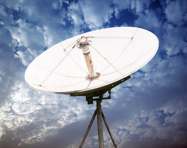 Satelliet schotel-antennes — Stockfoto