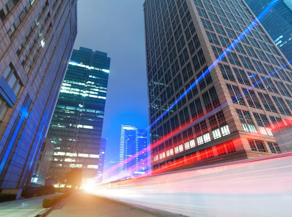 Carro em movimento com luz embaçada — Fotografia de Stock