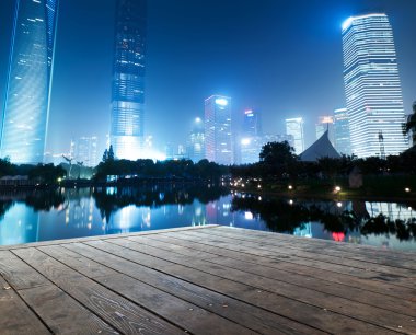 lujiazui Finans Merkezi gece görünümü
