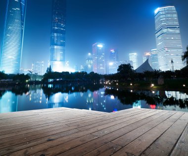 lujiazui Finans Merkezi gece görünümü