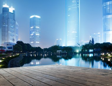 Şangay 'daki Lujiazui Finans Merkezi' nin gece görüşü..