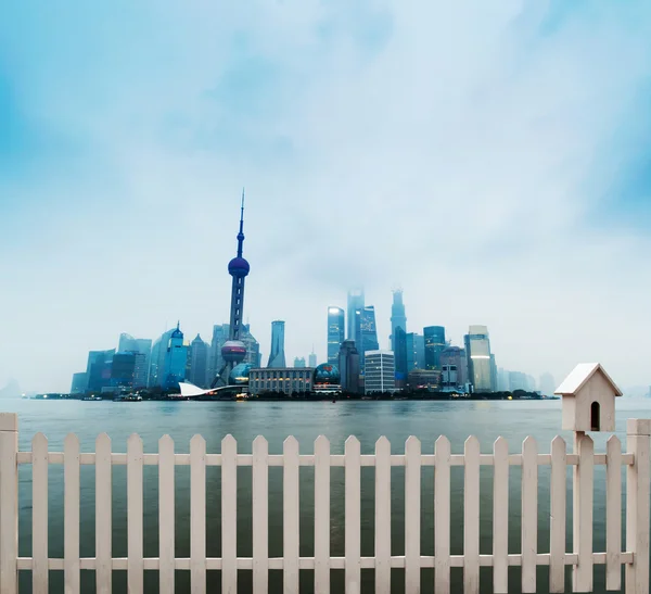 China Shanghai Bund, Lujiazui panorama distrito financiero . — Foto de Stock