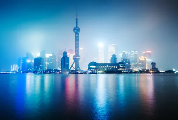 Schöne Skyline von Shanghai bei Nacht, China — Stockfoto