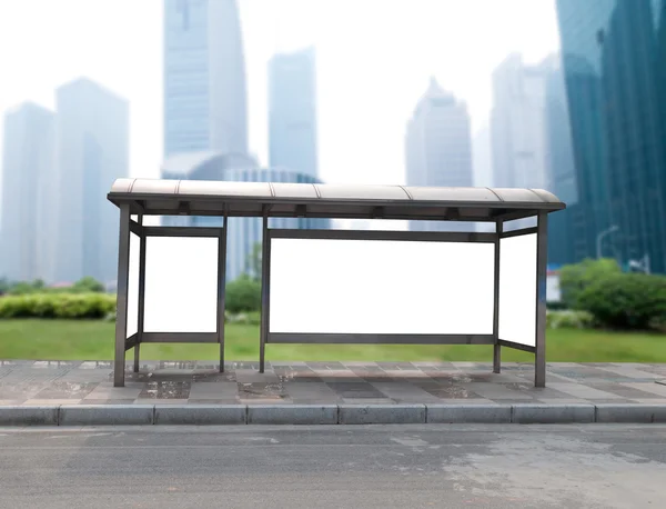 Cartelera de parada de autobús en escenario — Foto de Stock