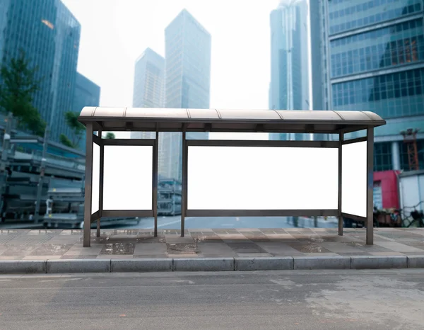 Przystanek autobusowy billboard na scenie — Zdjęcie stockowe