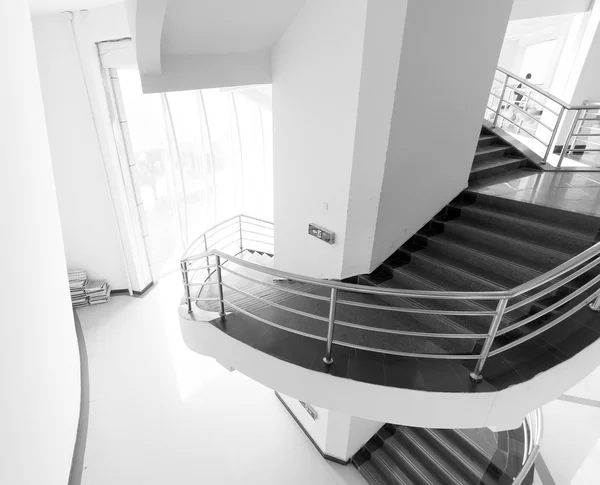 Luxus-Treppe eines modernen Industriegebäudes — Stockfoto