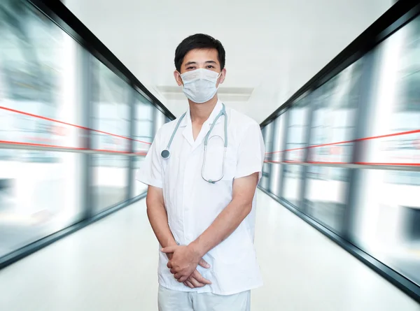 Experiência handsome senior doctor hospital portrait — Fotografia de Stock