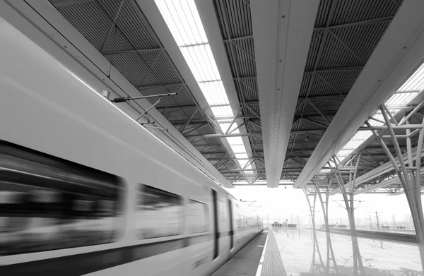 Train stop at railway station — Stock Photo, Image