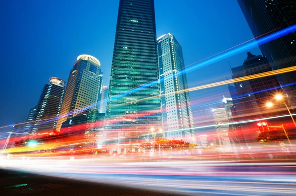 Carro em movimento com luz embaçada — Fotografia de Stock