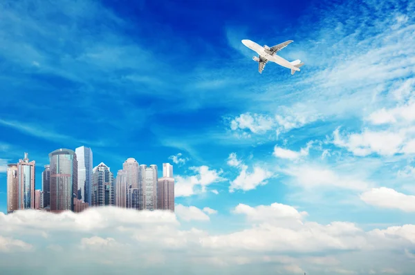 Higher than the clouds of skyscrapers — Stock Photo, Image