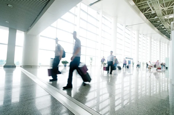 Passagerare på shanghai pudong flygplatsen — Stockfoto