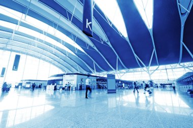 Yolcu Şangay Pudong Havaalanı 'nda.