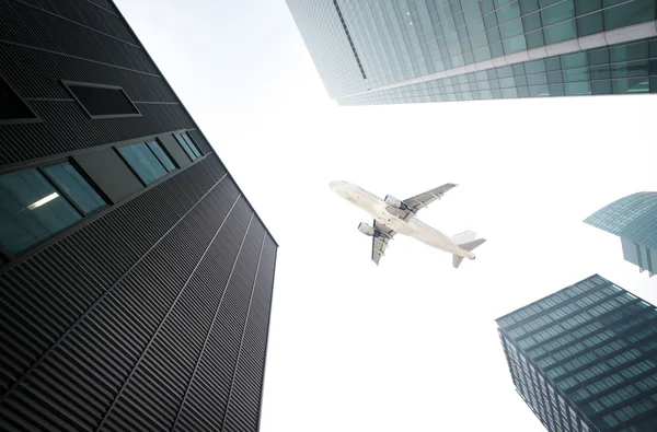 O avião com a cidade — Fotografia de Stock