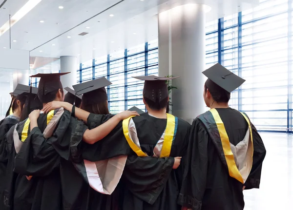 Parte de trás de graduados chineses — Fotografia de Stock