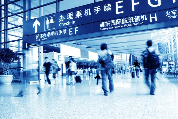 Επιβάτης στο αεροδρόμιο Shanghai Pudong — Φωτογραφία Αρχείου