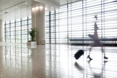 Yolcu Şangay Pudong Havaalanı 'nda.