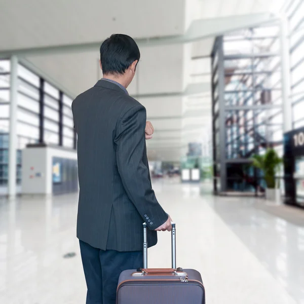 Hombre de negocios en aeropuerto — Foto de Stock