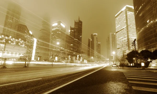 Voiture en mouvement avec lumière floue — Photo