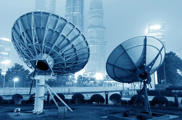 Night, Shanghai's skyscrapers and satellite antenna. — Stock Photo, Image