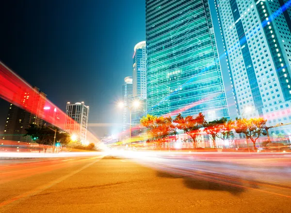 Auto in movimento con luce di sfocatura — Foto Stock