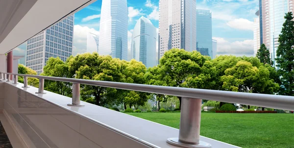 Modern building with cloud — Stock Photo, Image