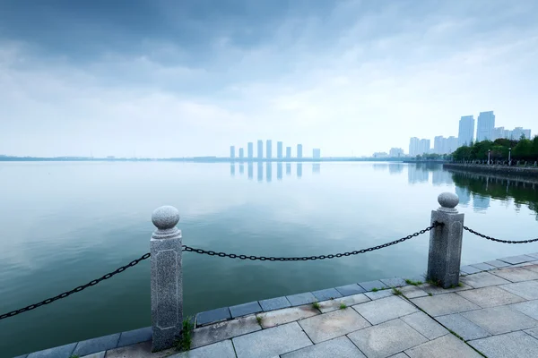 Çin shanghai bund, lujiazui finans bölgesine panorama. — Stok fotoğraf