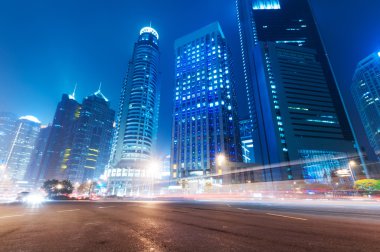 Shanghai Lujiazui Finans ve ticaret bölgesi modern şehir gece arka plan
