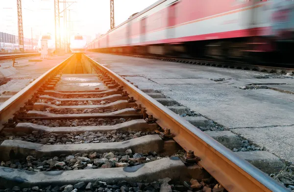 Snel rijdende trein Rechtenvrije Stockafbeeldingen