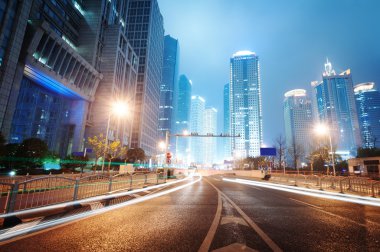 Shanghai Lujiazui Finans ve ticaret bölgesi modern şehir gece arka plan