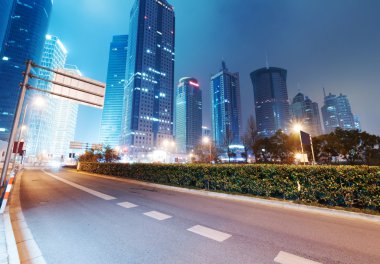 Shanghai Lujiazui Finans ve ticaret bölgesi modern şehir gece arka plan