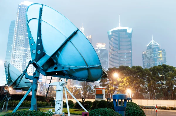 Night, Shanghai's skyscrapers and satellite antenna. — Stock Photo, Image