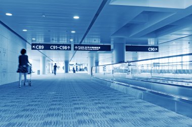 Yolcu Şangay Pudong Havaalanı 'nda.