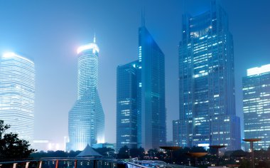Shanghai Lujiazui Finans ve ticaret bölgesi modern şehir gece arka plan
