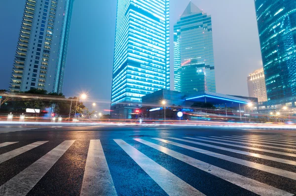 Shanghai Lujiazui Finance & handel zon moderna staden natt bakgrund — Stockfoto