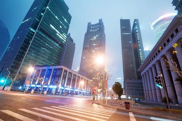 La vue nocturne de la place financière de Lujiazui — Photo